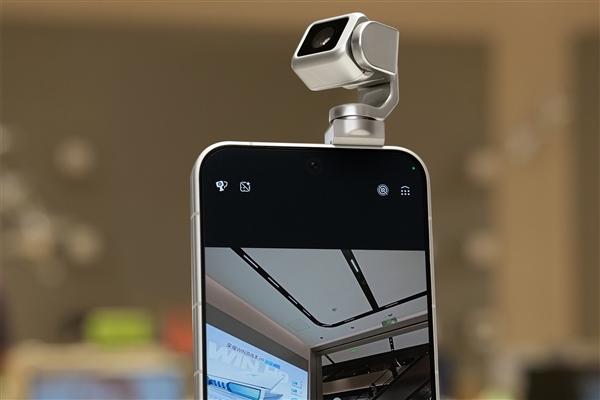 Honor Robot Phone có chi phí cực khủng lên tới 60 triệu đồng