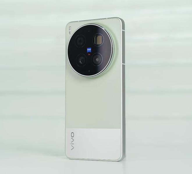 vivo lần này 'không nể nang ai'! Bản tiêu chuẩn bê thẳng cảm biến Pro, đối thủ chơi sao lại?
