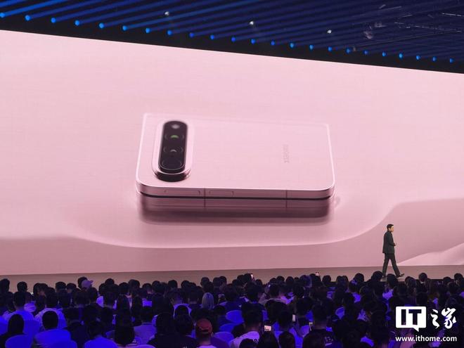 Xiaomi 18 Fold mặt lưng Gốm Đặc biệt giới hạn 1.500 chiếc