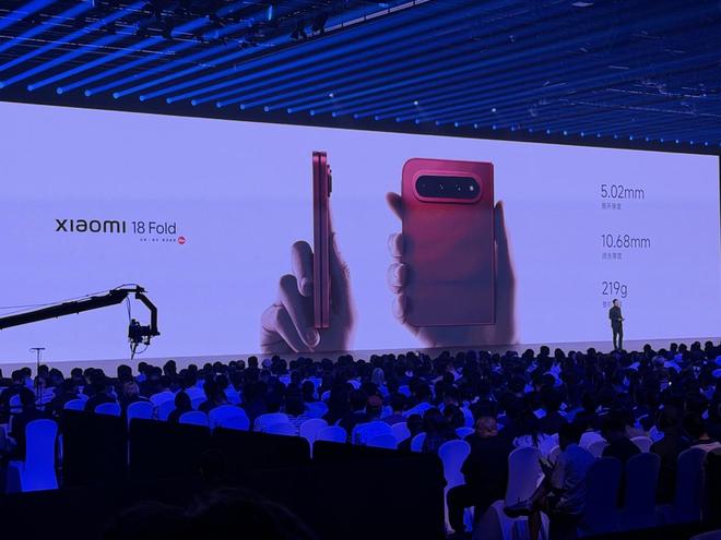 Xiaomi 18 Fold chính thức ra mắt, giá từ 10.999 tệ (~43.996.000đ)