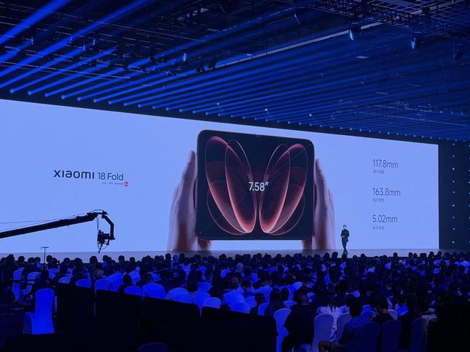 Xiaomi 18 Fold chính thức ra mắt, giá từ 10.999 tệ (~43.996.000đ)